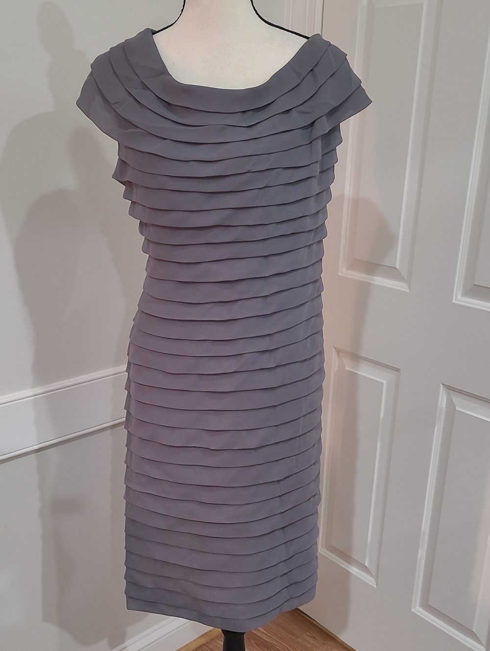 Dress Barn Tiered Shutter-Pleat Gray Shift Dress - Size 20 - Picture 1 of 9